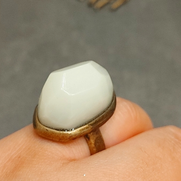 A Beautiful Bronze Set of Jewelry - Picture 5 of 11